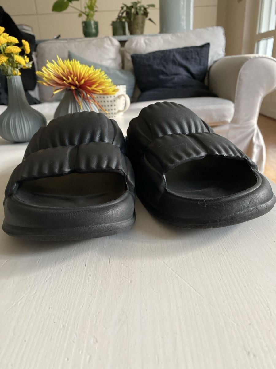 Scarpe da donna: Schwarze Pantoletten Gr. 39 Top Zustand – Usato da Winterthur venduto da san_9m2f 2