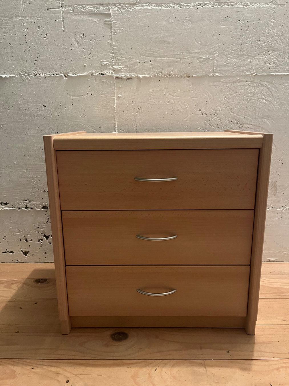 Pfister Cassettiere: Pfister Kommode/Nachttisch – Usato da Gurmels venduto da sar_znc6