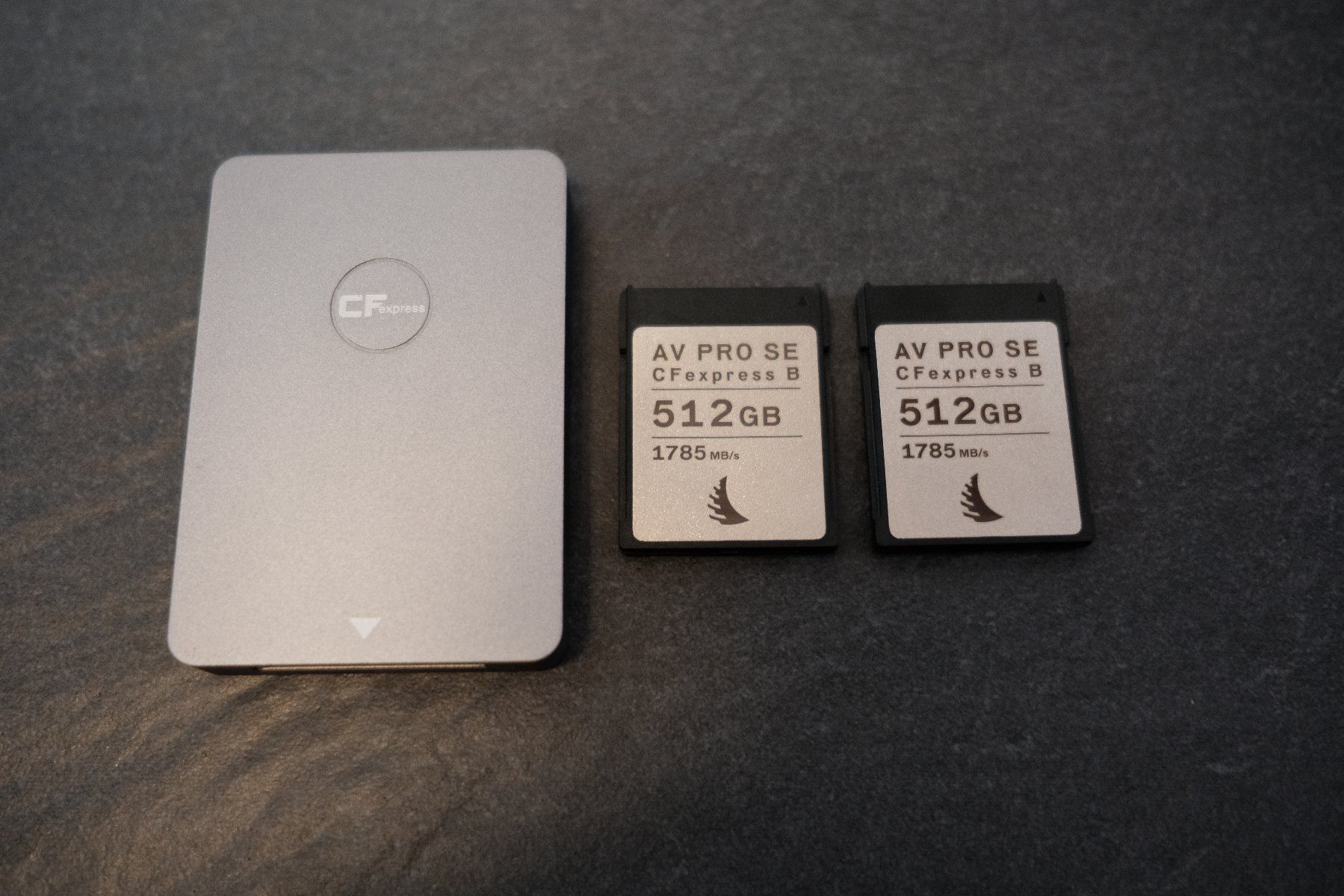 Schede di memoria: 2x Angelbird CFexpress Type B 512GB + Card Reader – Usato da Lengnau AG venduto da kvisuals