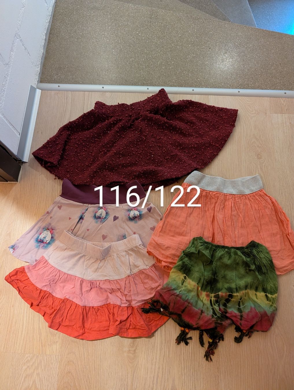 Lotti & Set di vestiti: Kleiderpaket 122/128 – Usato da Nods venduto da BieneS 2