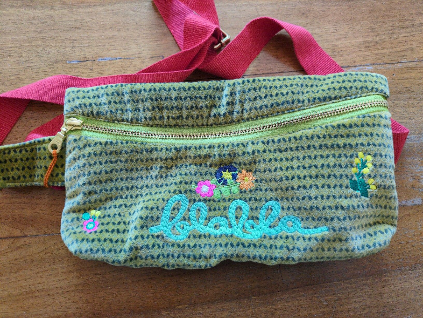 Taschen für Damen: Bauchtasche – Gebraucht aus Wil / ZH von Tomseymoor