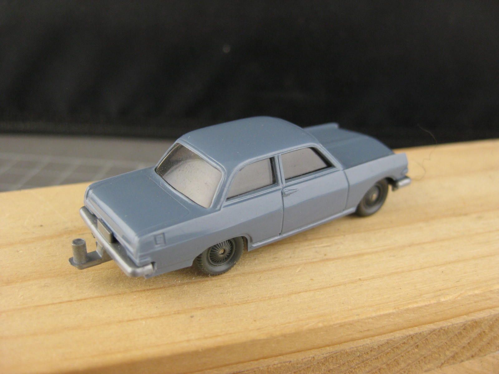 Modellini di ferrovie: Wiking VW Modell 8r, Ford grau – Usato da Malters venduto da Marosko 1