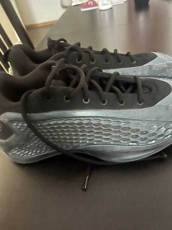 Scarpe da uomo: Basket Antony Édward taille 42 – Usato da Pully venduto da yaa_rm7x