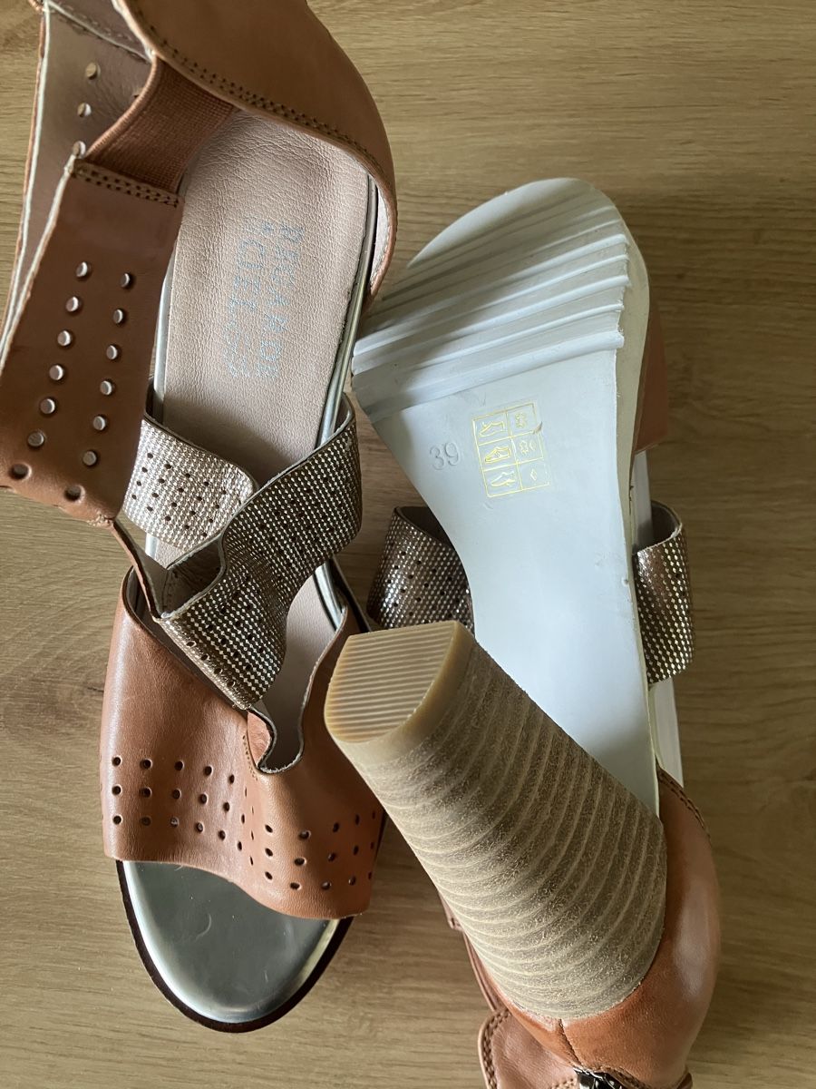 Scarpe da donna: Damensandalen 39 – Usato da Unterengstringen venduto da Cipsi 2