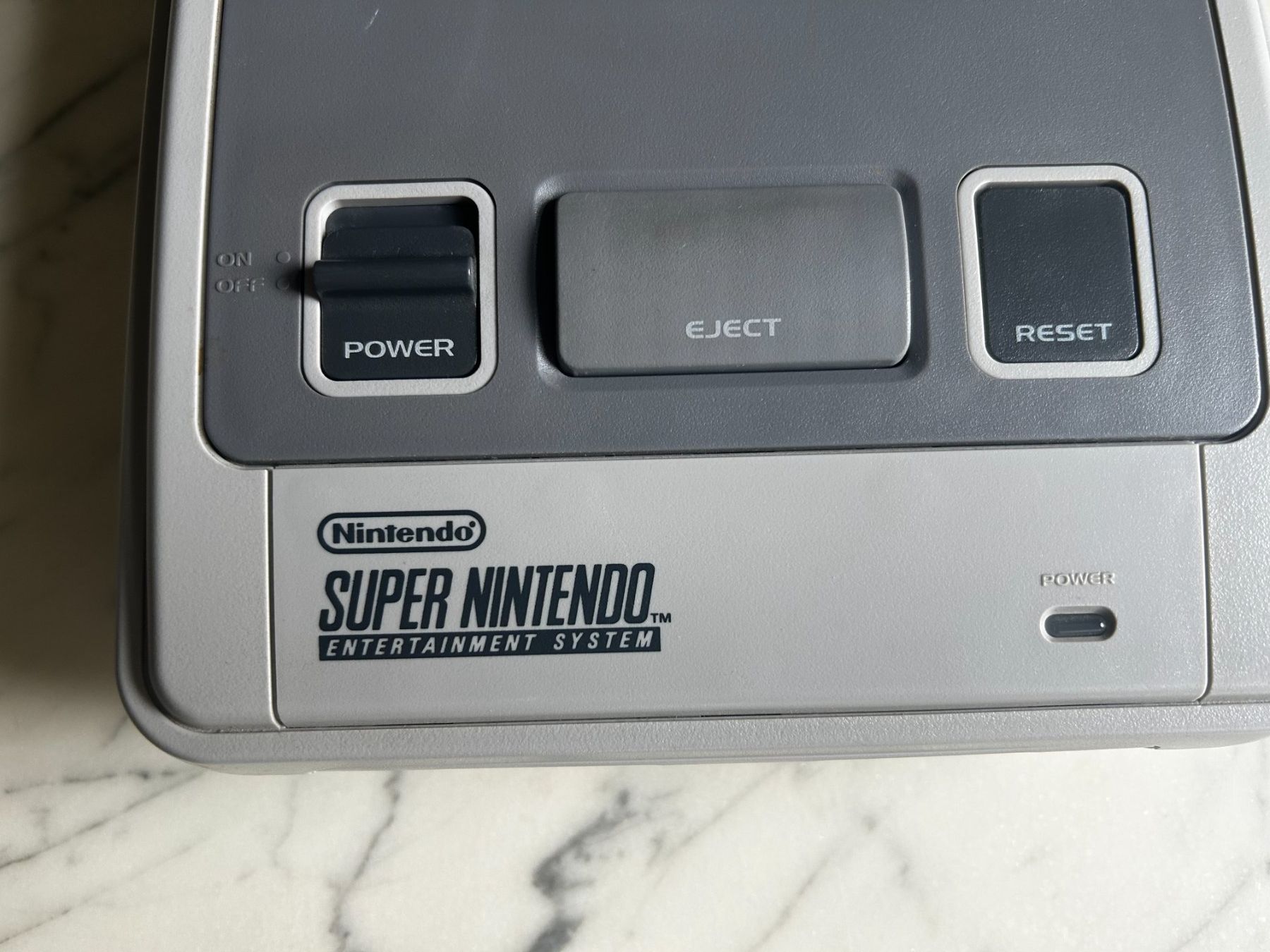 Nintendo Console: Nintendo SNES Bundle mit Controller und Mario Spiel – Usato da St. Gallen venduto da lis_cd6d 6
