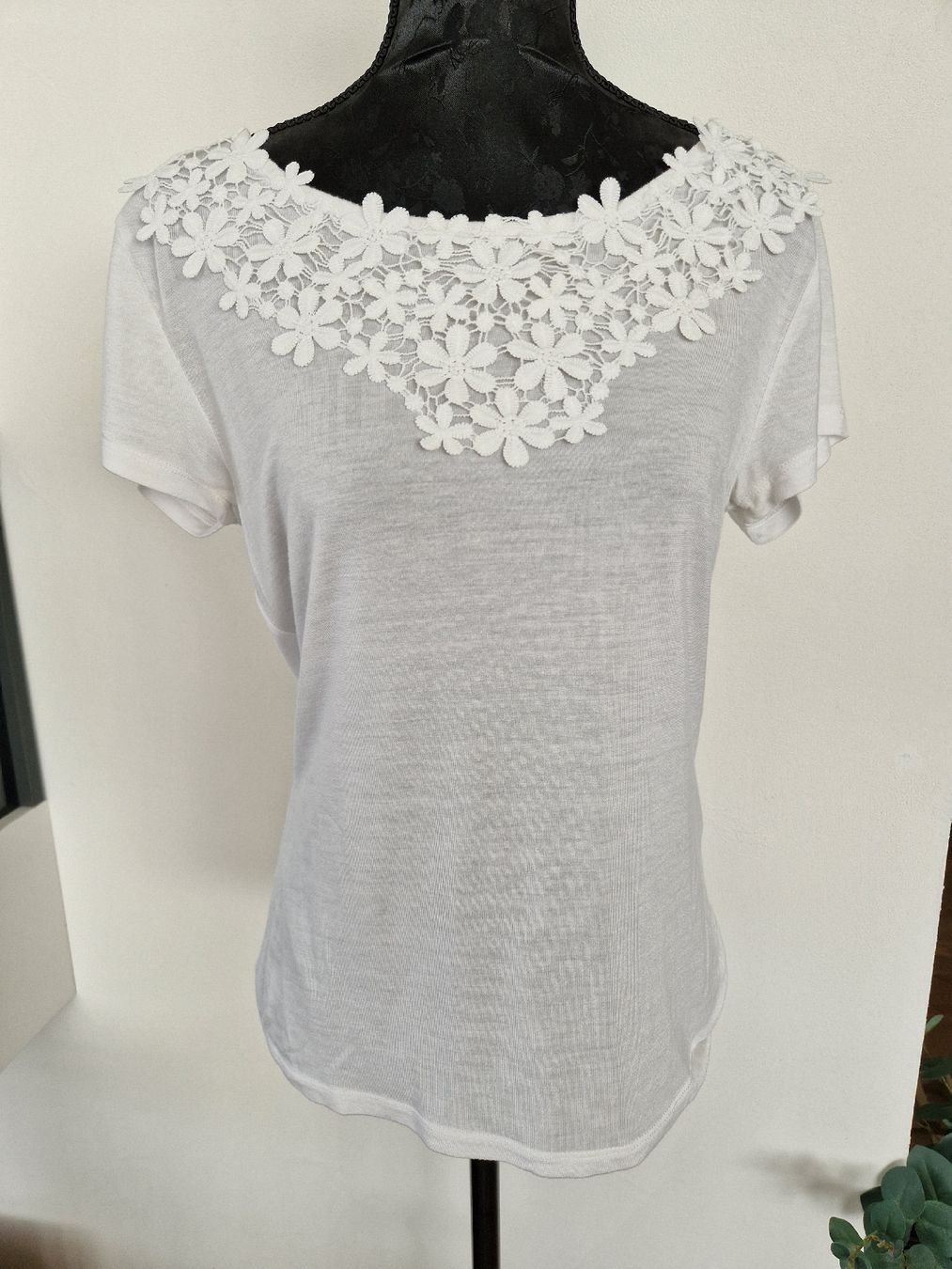 Lotti di vestiti: Tshirt und Cardigan, Gr. S – Usato da Nendeln venduto da allerliabschteszuegs