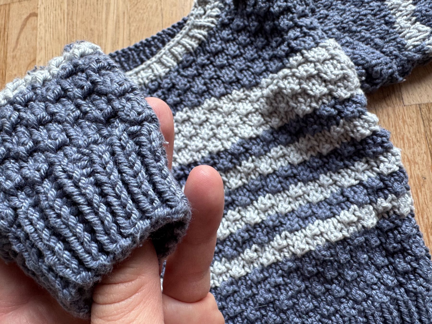 Maglioni & Felpe: Handgestrickter, warmer Baby Pullover, Gr. 62-68, Blau/Grau – Usato da Zürich venduto da mybuybye 1