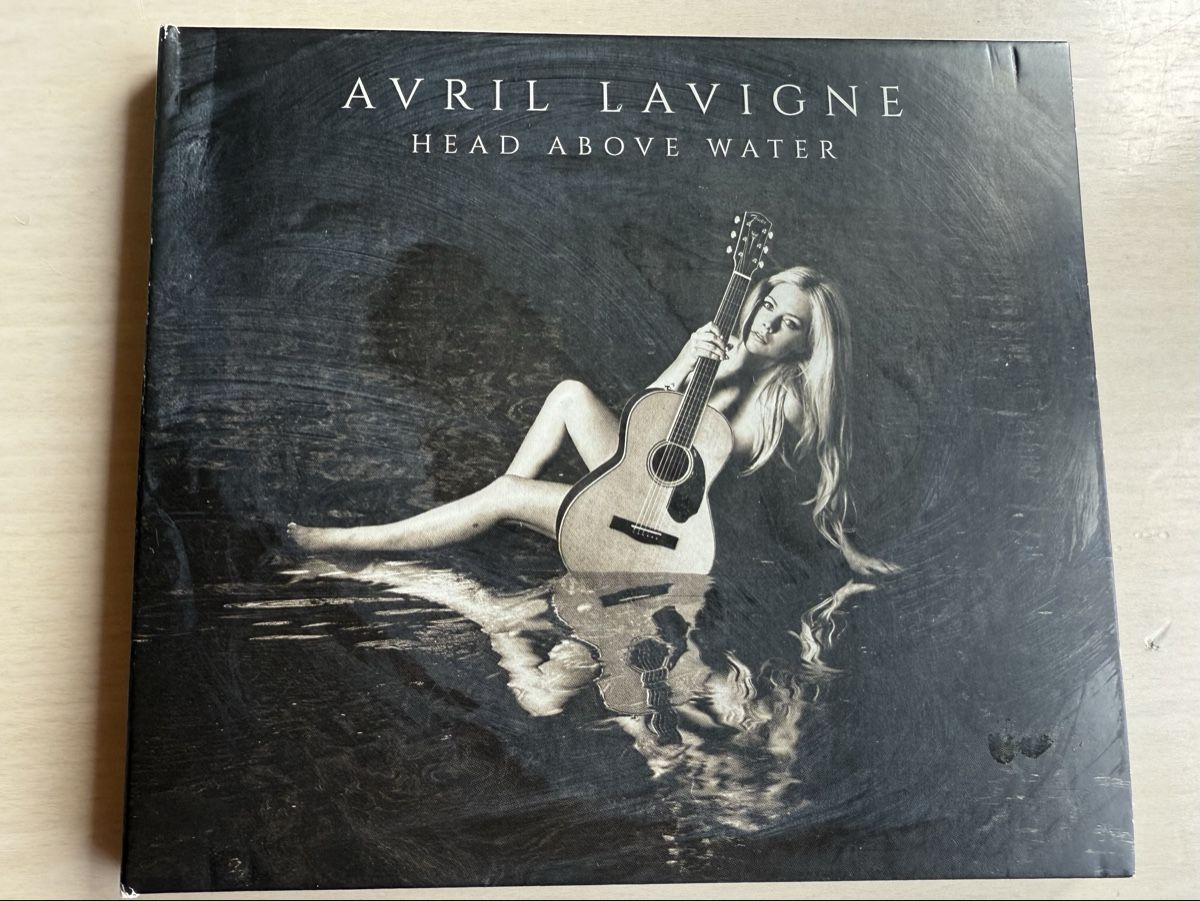 CD: Avril Lavigne - Head Above Water CD – Usato da Oberried Brienz venduto da Chyara