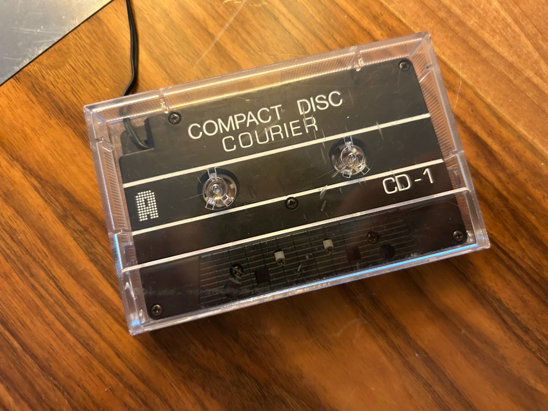 Musicassette: Compact Disc Courier CD-1 - Retro Walkman Adapter! - Antik! – Usato da Winterthur venduto da pas_p6pr 1