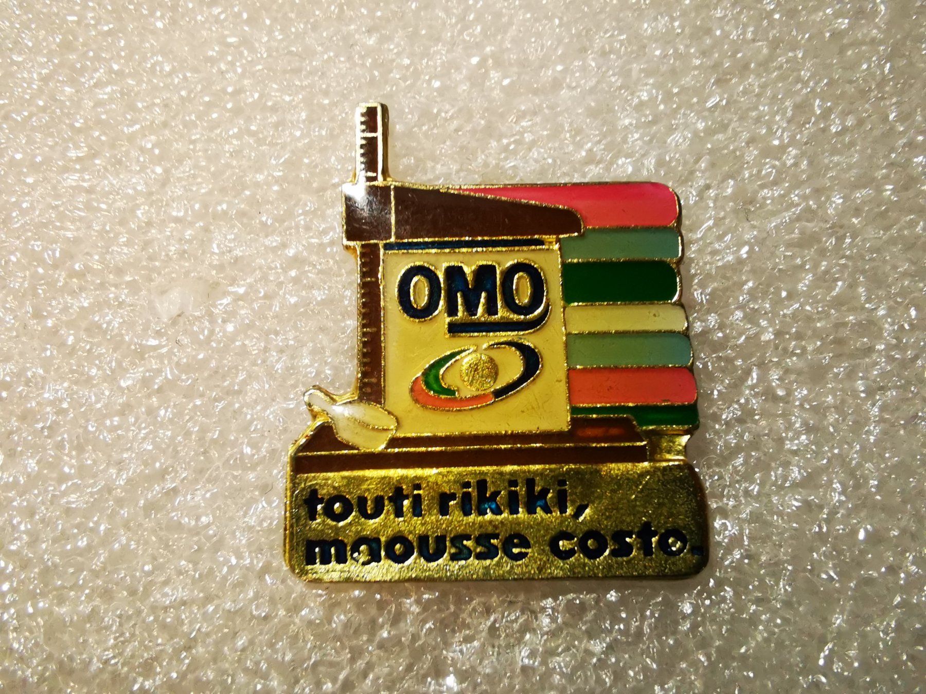 Placchette & Badge: Ansteckpin 5: Omo – Usato da Oppligen venduto da Pin-Fall-Shop