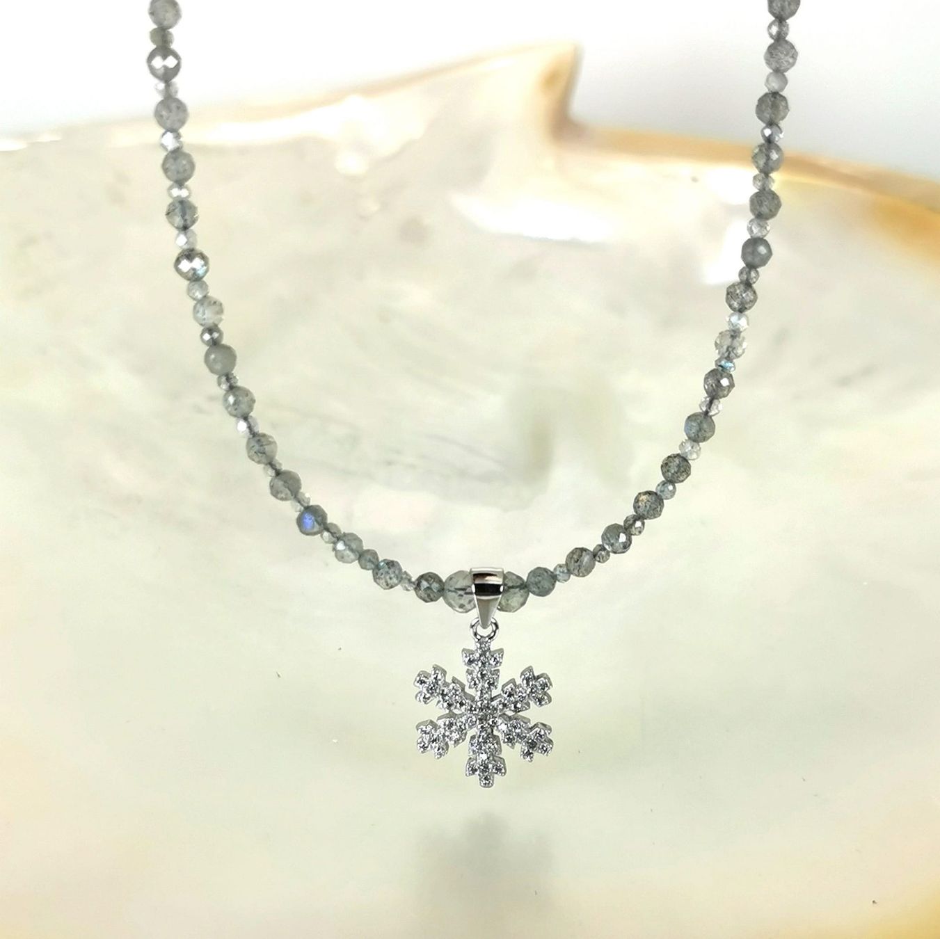 Catenine: Collier pierres Labradorites perles eau douce flocon Ag925 – Nuovo e nell'imballaggio originale da Préverenges venduto da AOP70 2