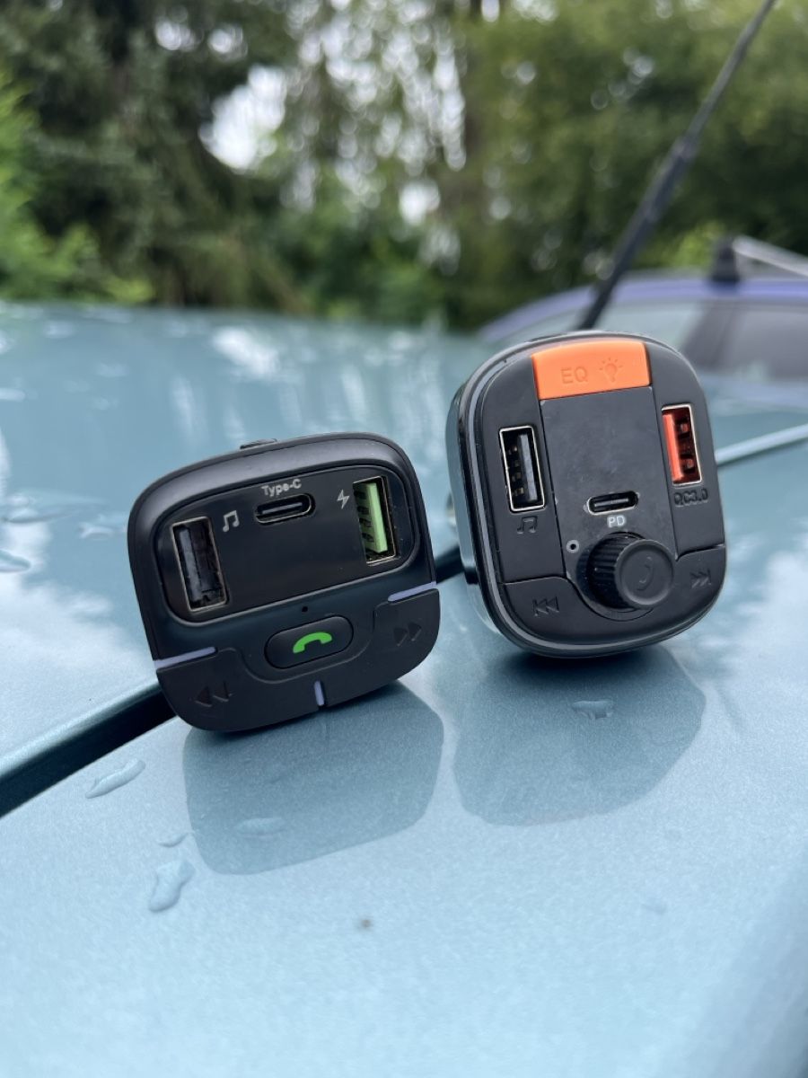 Unità & Adattatore:  2 FM Transmitter Car Adapter  – Usato da Courtepin venduto da asm_nm6k