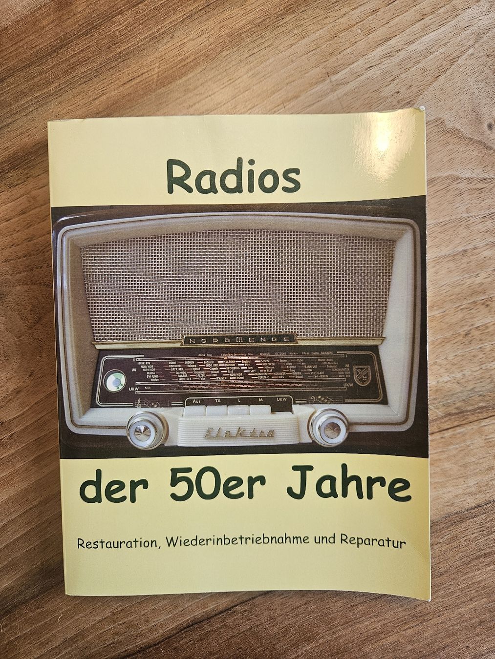 Bücher: Fachbuch über Röhrenradios – Gebraucht aus Winterthur von Dsc3