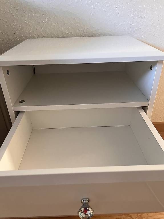 Nachttische: 2 Nachttische mit Beleuchtung  – Gebraucht aus Glattbrugg von CR5 2