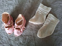 Antike, selten Paris Puppenschuhe und Socken gebraucht