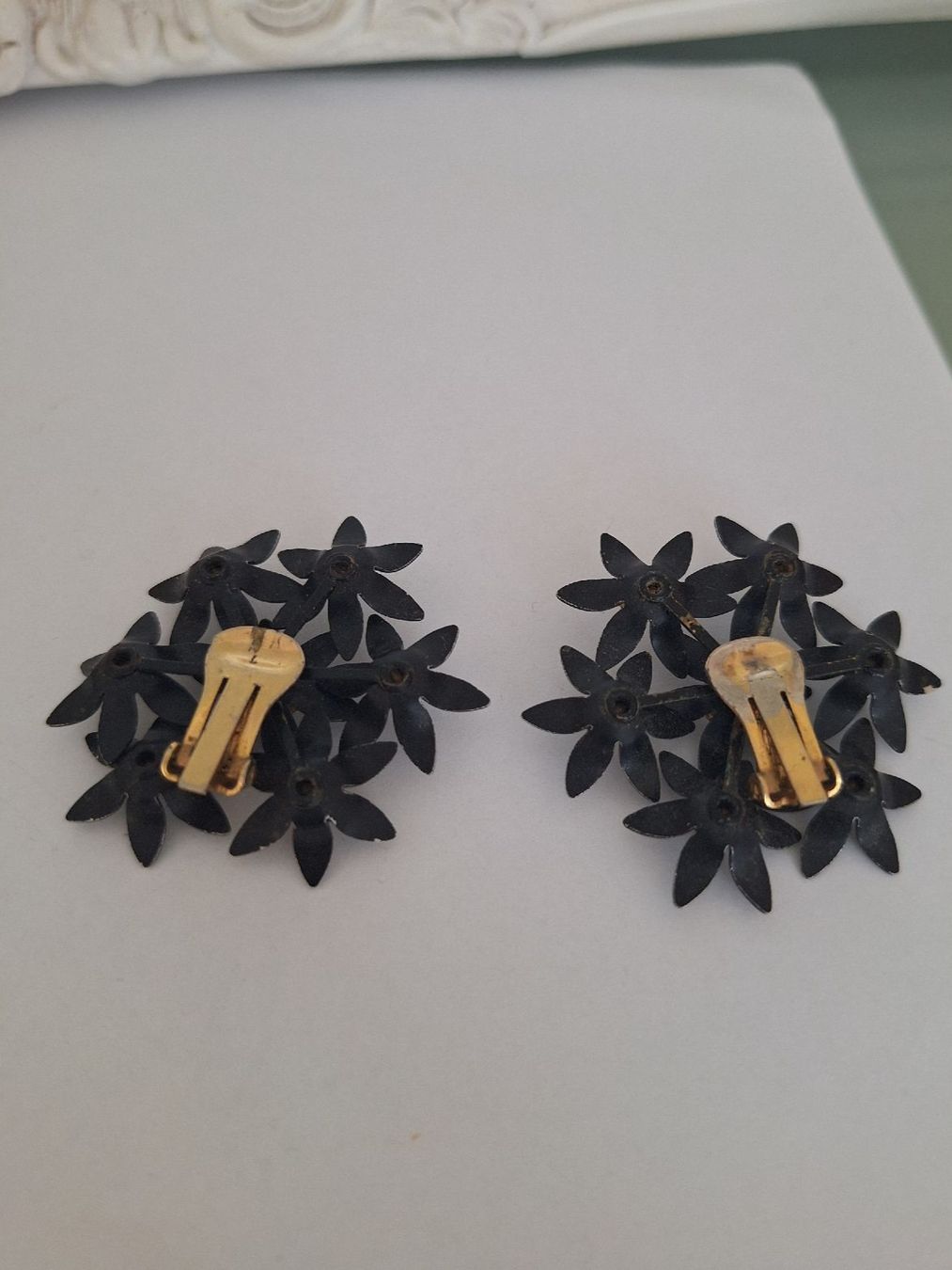 Orecchini pendenti & Orecchini a lobo: schwarze Clipsen Vintage mit Gablonz Steine – Usato da Kerzers venduto da ExpressoTerreno 1