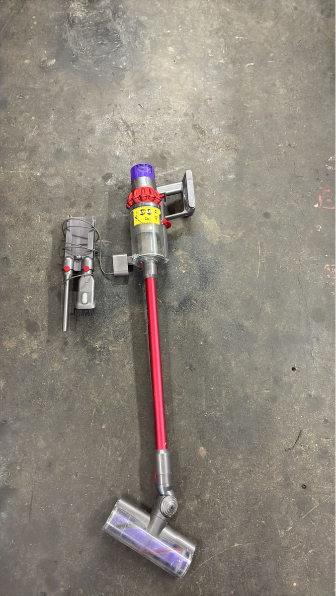 Dyson Aspirateurs & Accessoires: Dyson v10 Staubsauger gebraucht  – D'occasion à Laufen par c44