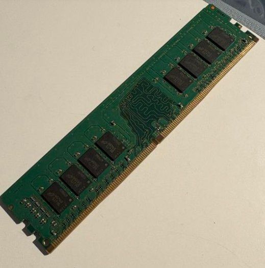 Memoria / RAM: 16gb DDR4 3200mhz – Usato da Kirchberg BE venduto da Dr.Nixon