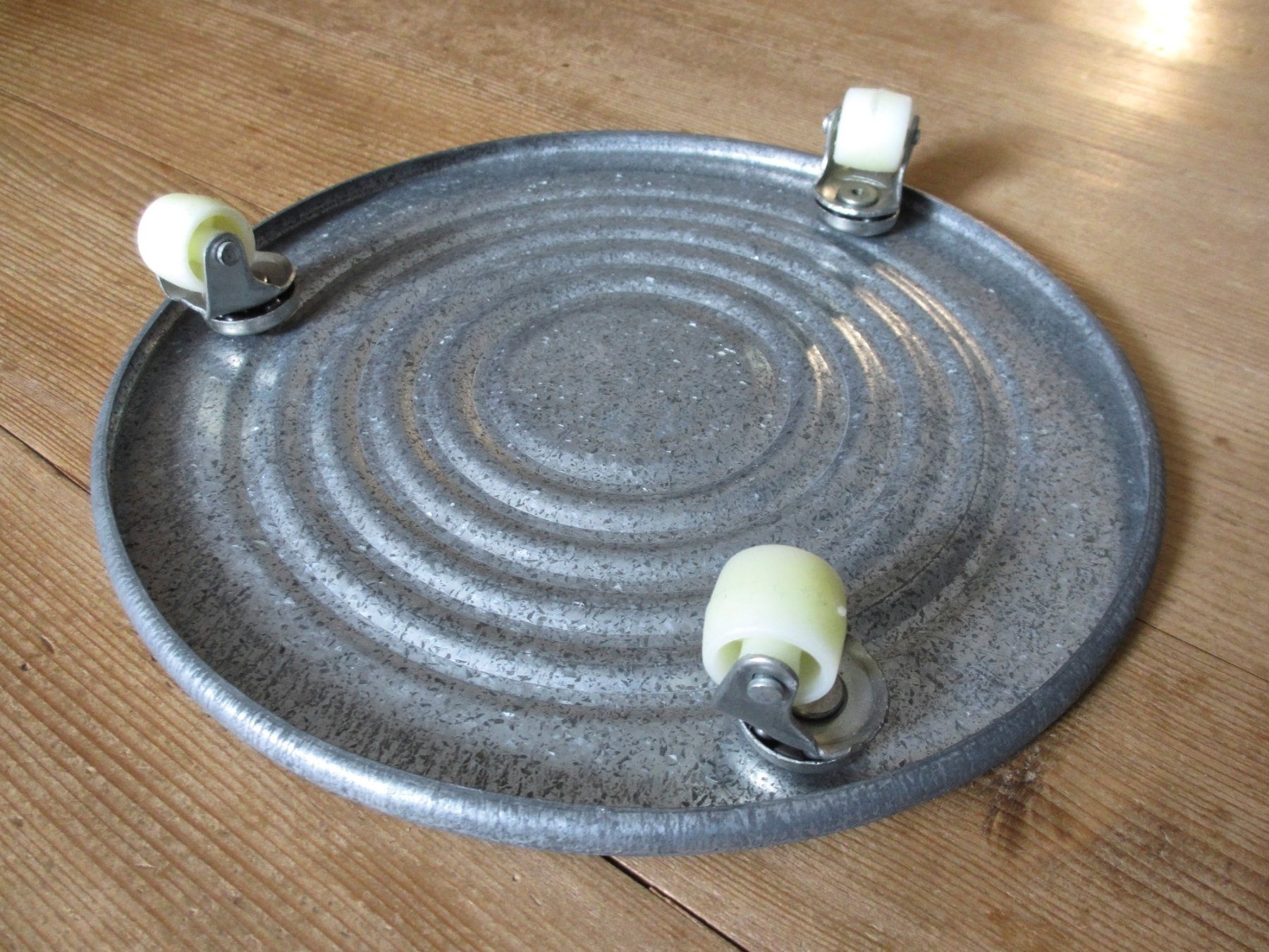 Sottobicchieri: Pflanzenroller/Rolluntersetzer rund aus Metall – Usato da Winterthur venduto da Nooitgedagt