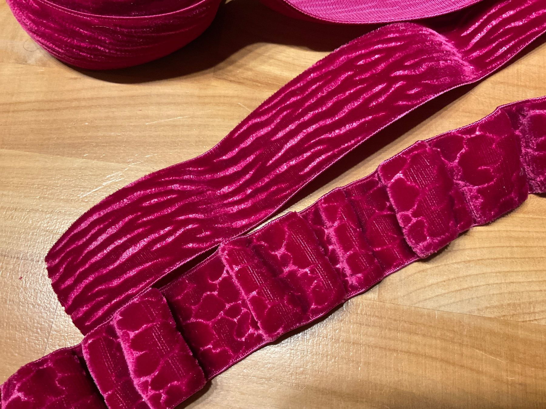 Stoffe: Gummiband / Webband Pink Tierfell Muster je 5 Meter lang – Gebraucht aus Rümlang von euqinom16 1