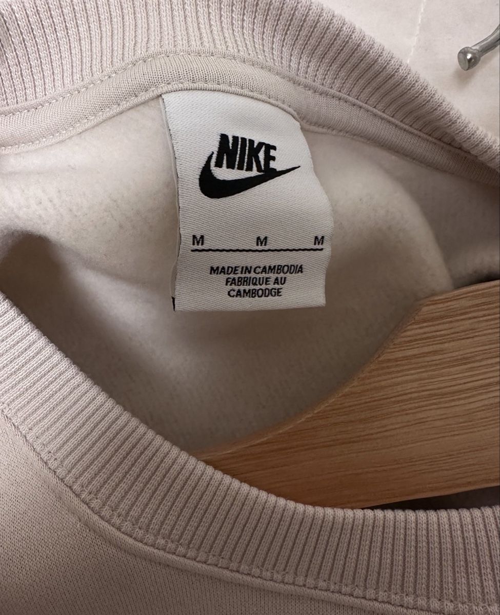 Nike Pulls & Sweat-shirts: NIKE PULLI GRÖSSE M – Neuf (Voir description) à Zürich par tam_lh9v 1