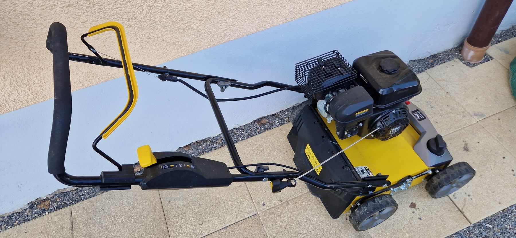 Attrezzi per la lavorazione del suolo: Scarificateur à gazon comme neuf – Usato da St. Ursen venduto da cpi23 2