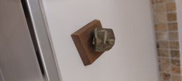 Mineral auf Holzsockel, Sammlerstueck
