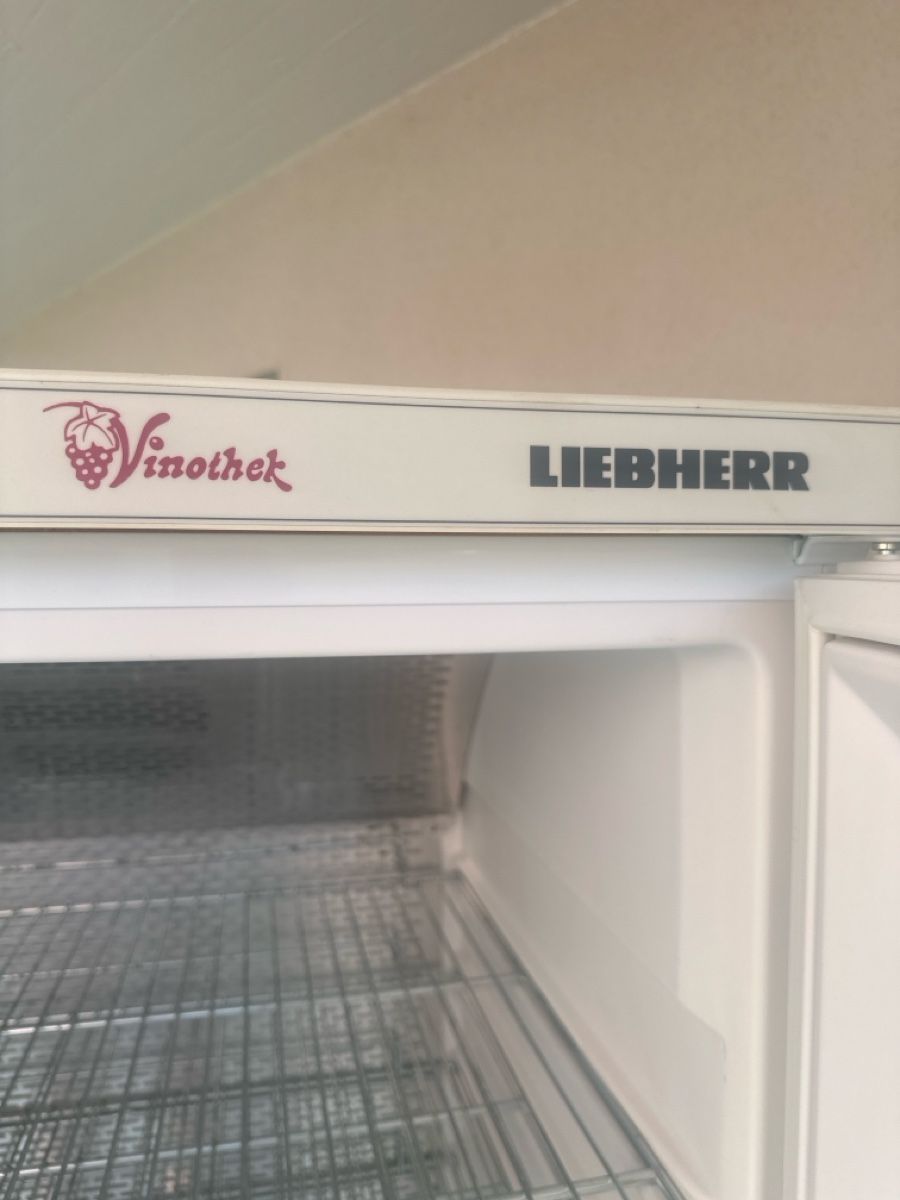 Liebherr Frigoriferi: Liebherr Wein Kühlschrank – Usato da Rapperswil SG venduto da kat_rw8q 4