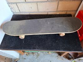 Guterhaltener Skateboard für den Sommer — Perfekt für Spa...