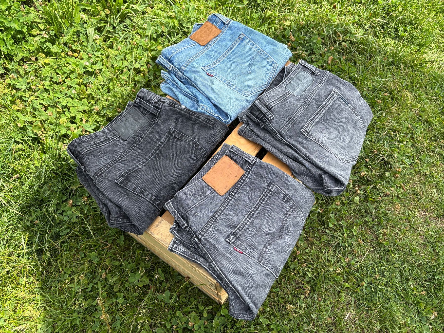 Jeans: 4 schöne Jeans-Shorts – Usato da Feldbach venduto da Olive1 2