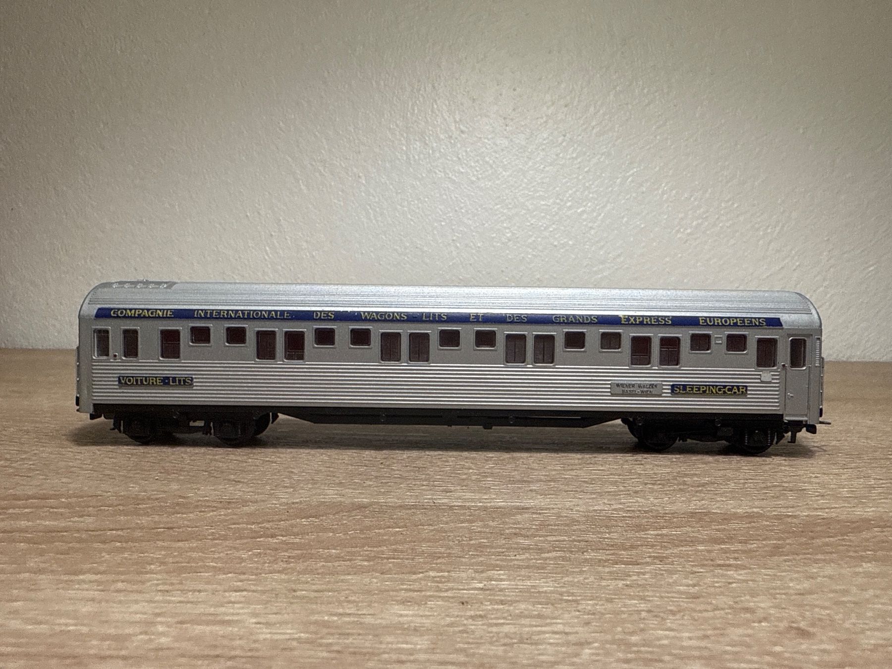 Kleinbahn Modellini di ferrovie: Kleinbahn Schlafwagen H0 (80) – Usato da St-Aubin-Sauges venduto da tantome 1