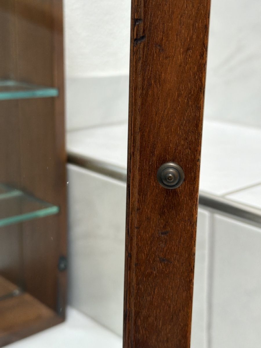 Vetrine: Kleine Wandvitrine aus Holz. – Usato da Biberist venduto da Momo33 3
