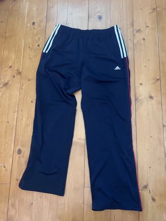 Adidas Trainingshose dunkelblau mit Streifen
