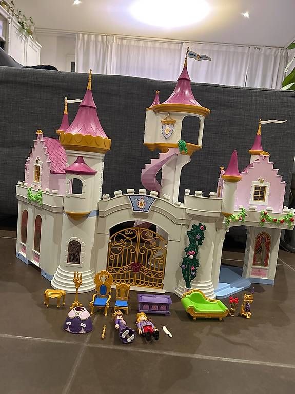 Giocattoli: Chateau Playmobil 6848 – Usato da Lausanne venduto da acietri