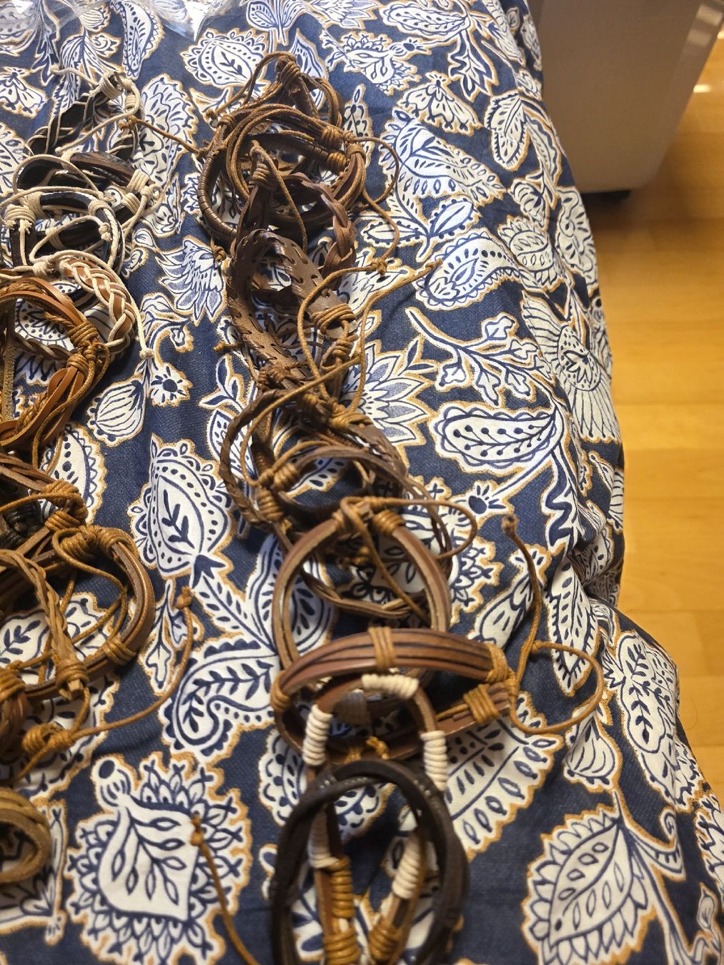 Armbänder & -reifen: Lot bracelets tressé noir et brun . – Neu (gemäss Beschreibung) aus Carrouge VD von Bogdan95 1