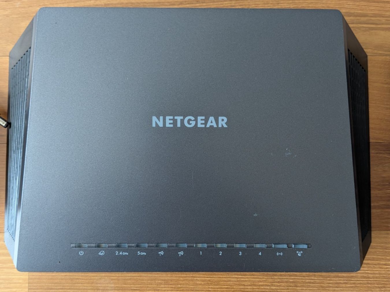 Netgear Modem & Router: Netgear Nighthawk R7000 AC1900 WLAN-Router + Netzteil – Usato da Zürich venduto da Ueli20000 2