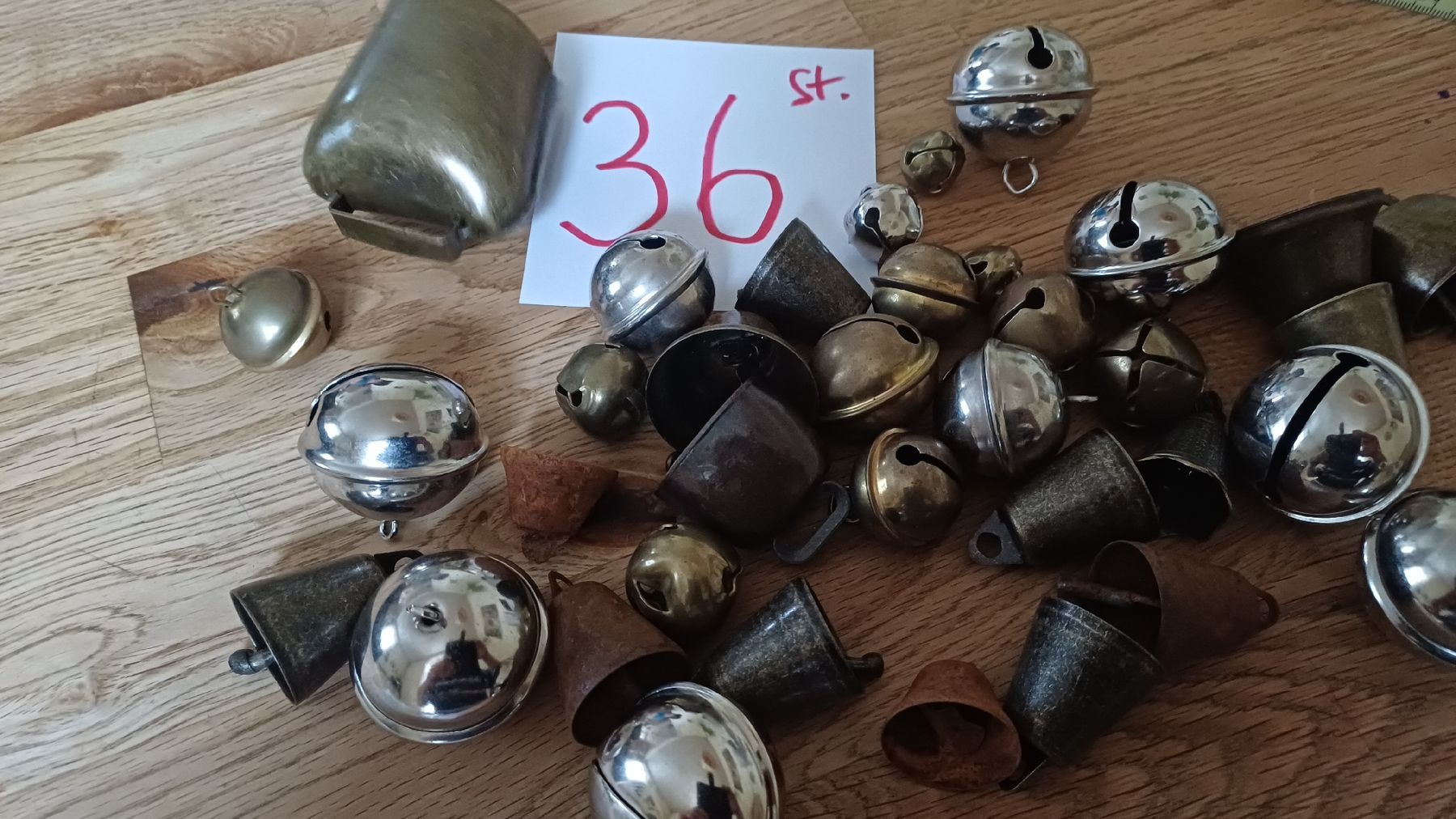 Campanacci mucche: 36 Verschiedene Glöckli – Usato da Flawil venduto da Naphtali 1