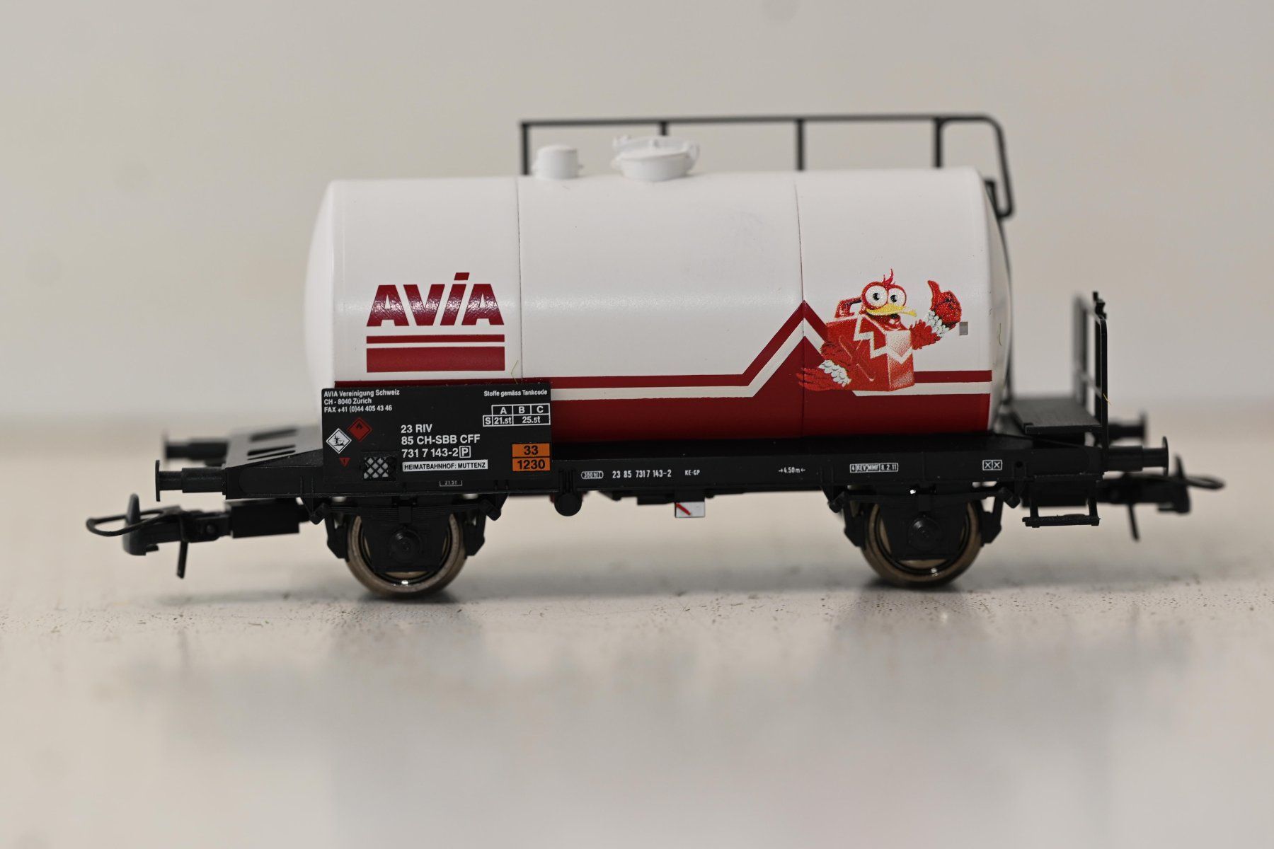 Roco Modellini di ferrovie: Kesselwagen AVIA Roco HO/DC mit OVP – Usato da Laupen ZH venduto da Zmoewe 4