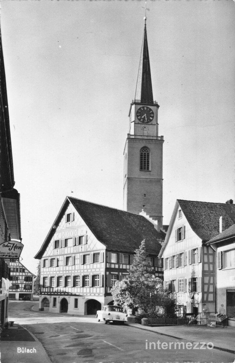 Cartoline postali: Bülach ZH // 1962 Kirche Oldtimer altes Auto Oskar Iten – Usato da Basel venduto da intermezzo12