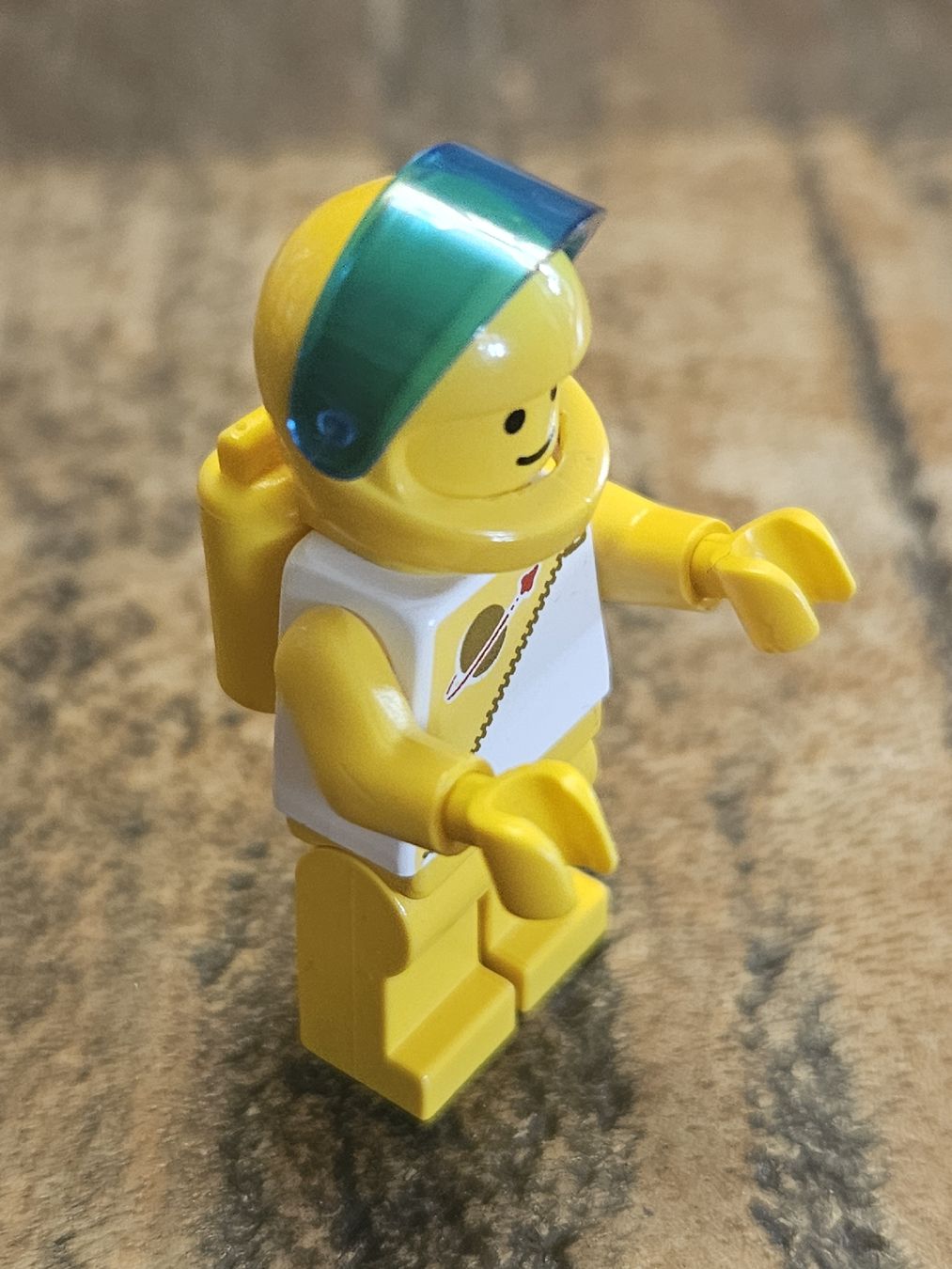 Lego Baukästen: lego figurine space sp016 Futuron - Yellow – Gebraucht aus Confignon von Ecrofigs 3