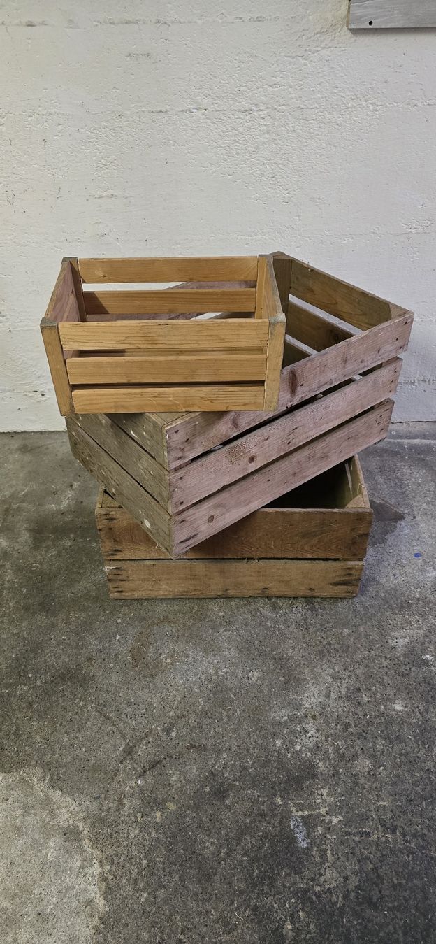 Transportkisten: Holzkisten 3 Stück – Gebraucht aus Waltenschwil von riggeli61
