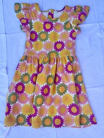Sommerkleid Sera Blumenmuster Grösse 122-128 cm 7-8 Jahre
