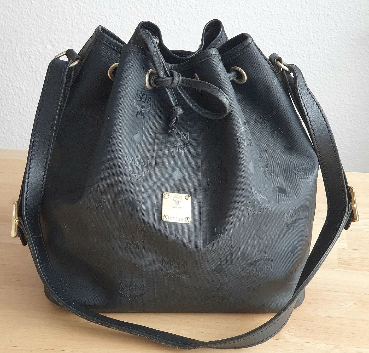 Mcm Taschen für Damen: MCM Beutetasche Vintage Medium Vinyl – Gebraucht aus Niederteufen von Mira_72 1