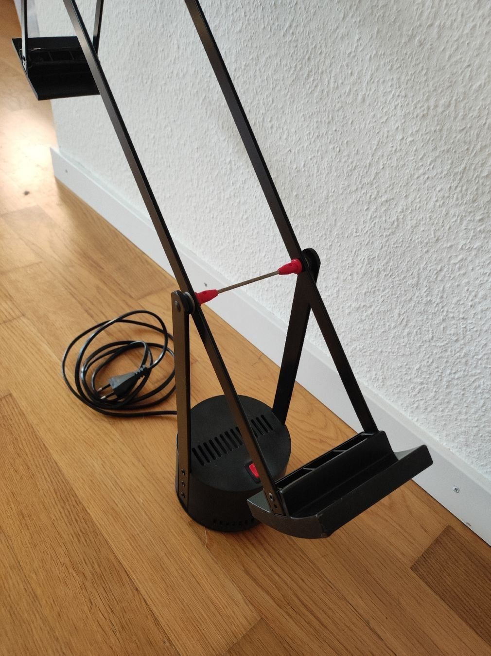 Artemide Lampade: Original ARTEMIDE TIZIO 50 Leuchte – Usato da Sargans venduto da Jjambo 2