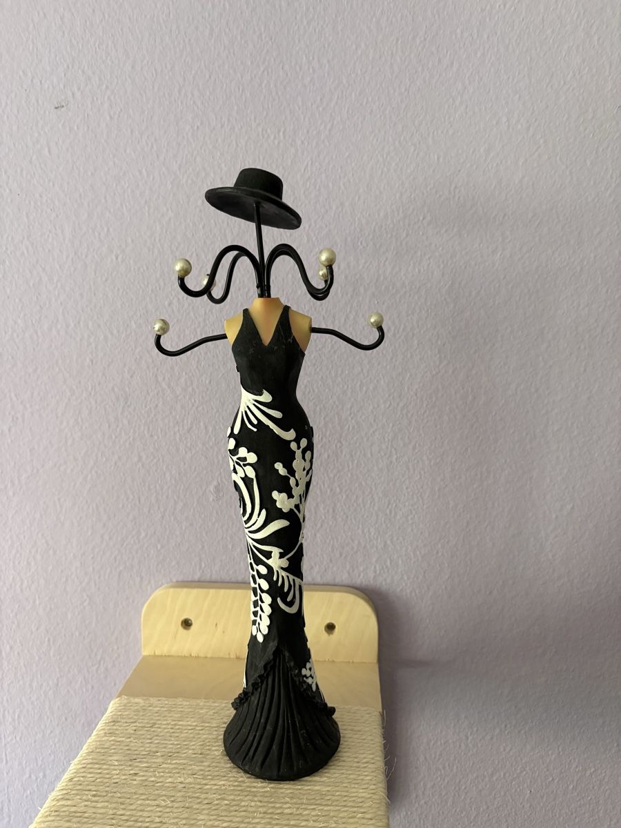 Tutte le decorazioni: Schmuckständer im eleganten Kleid Design, – Usato da Zürich venduto da Sundaygirl 1