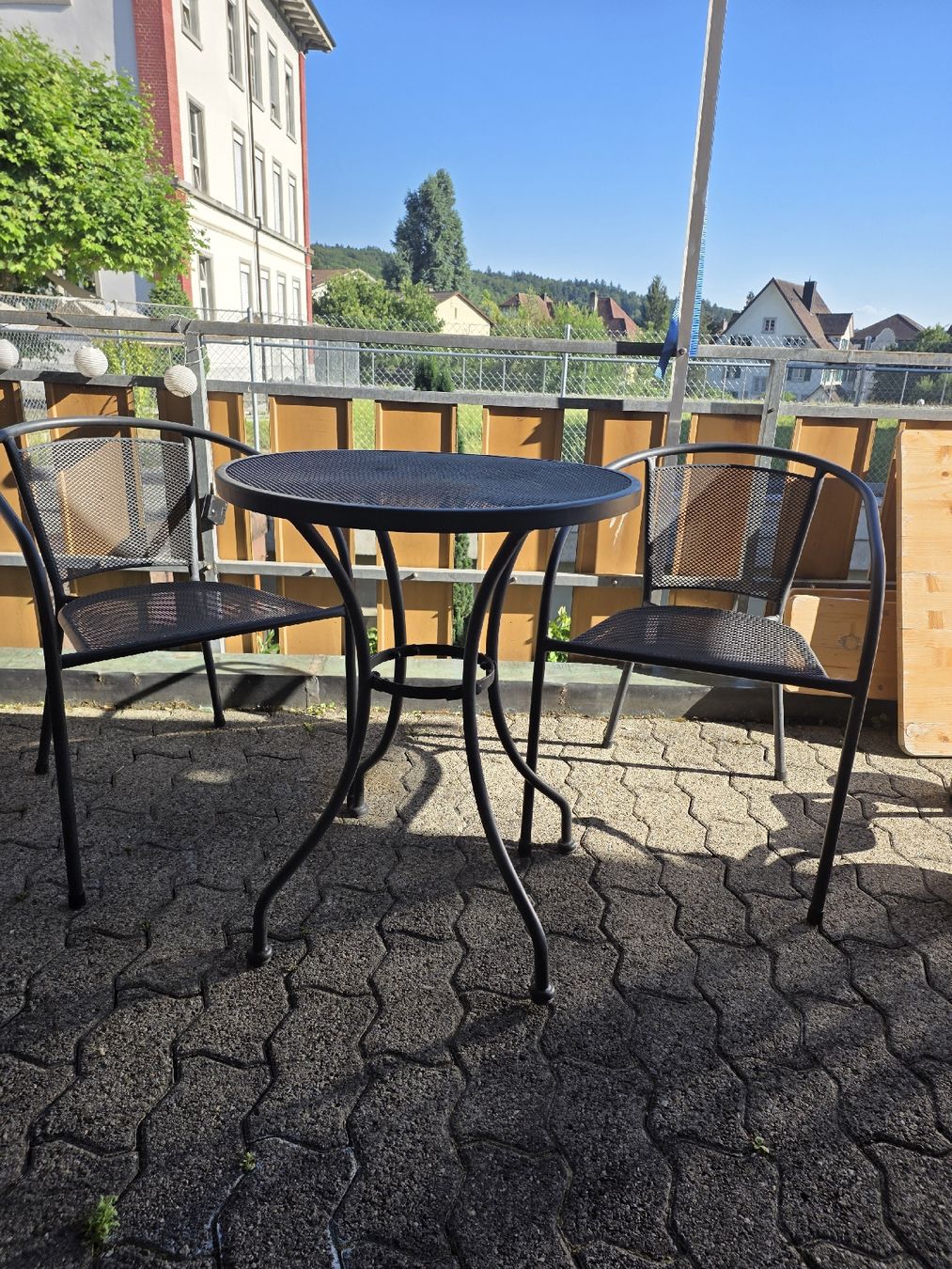 Tischset: Balkon Tisch mit Stühlen – Gebraucht aus Schönenwerd von vil_5vkk