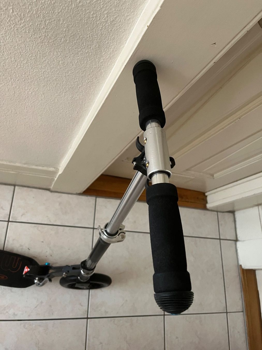 Micro Kickboard: Trottinette Micro Black – Gebraucht aus Vevey von Chrysil 1
