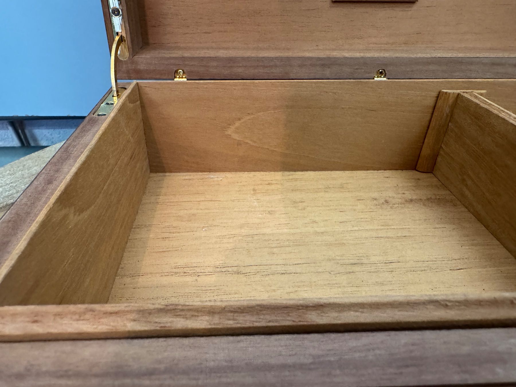 Humidor per sigari: Zigarren Humidor Marconi mit Cigar Master Befeuchter – Usato da Otelfingen venduto da Yossi-68 4