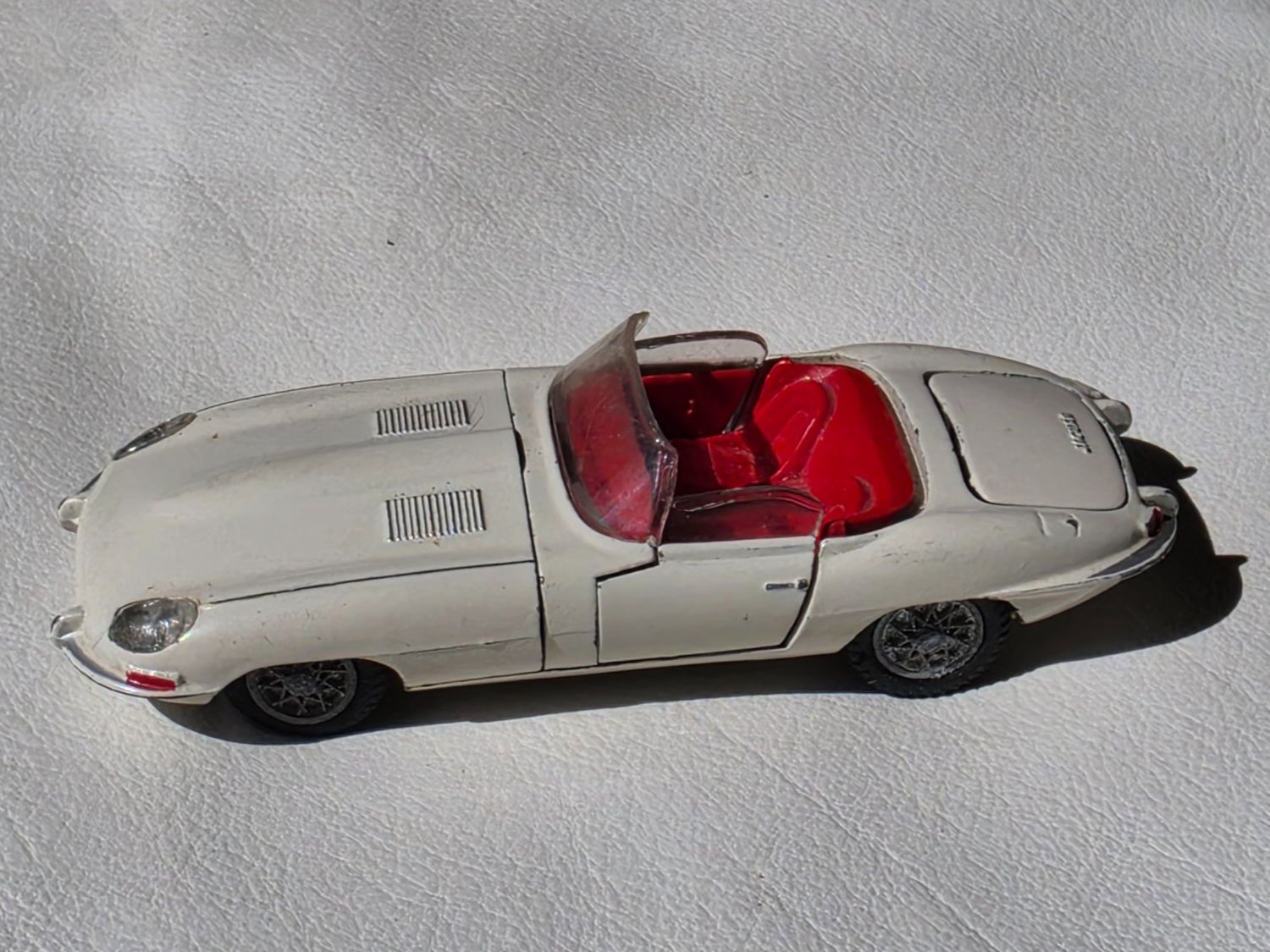 Tekno Voitures modèles: Tekno Denmark Jaguar "E" Type Modellauto Spielzeugauto – D'occasion à Fischbach-Göslikon par PitBullDoll