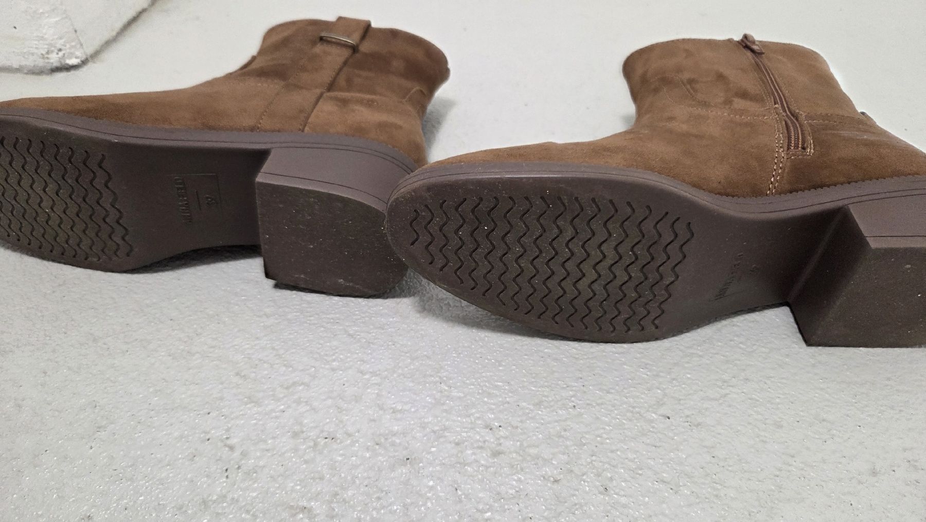 Scarpe da donna: Bottines – Nuovo (secondo la descrizione) da Le Pâquier-Montbarry venduto da Gruyere77 3